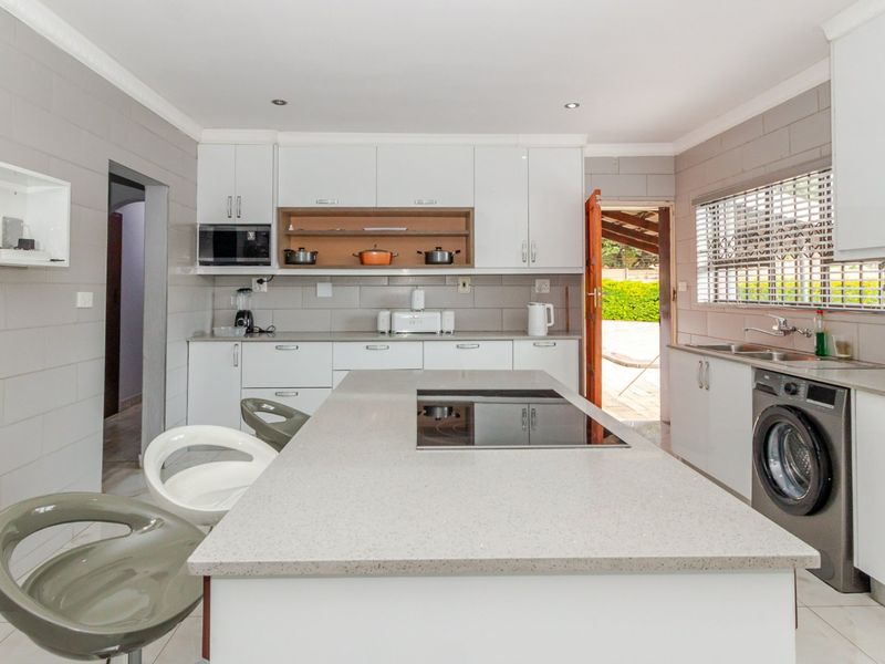 Ultra-Modern Masterpiece in Enclosed Birchleigh North with Solar & Flatlet – No Work Required! - Photo 2