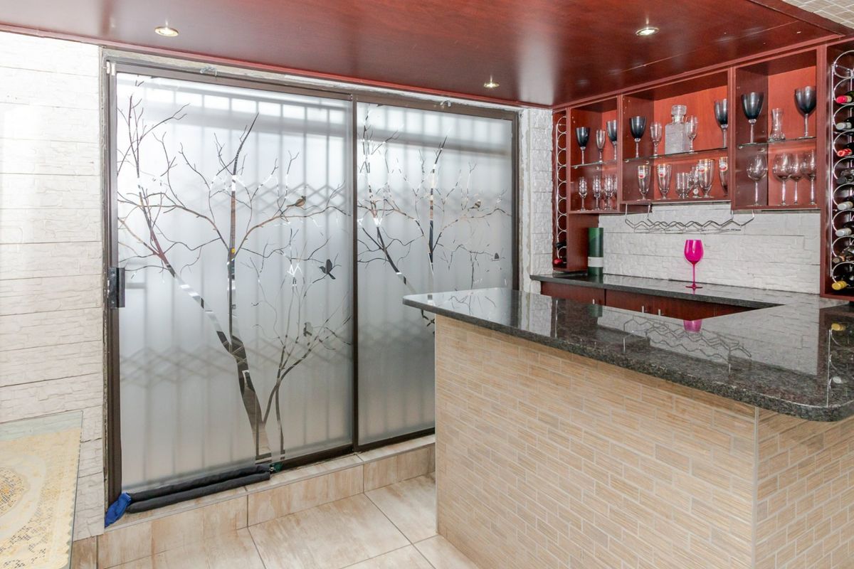 Ultra-Modern Masterpiece in Enclosed Birchleigh North with Solar & Flatlet – No Work Required! - Photo 4