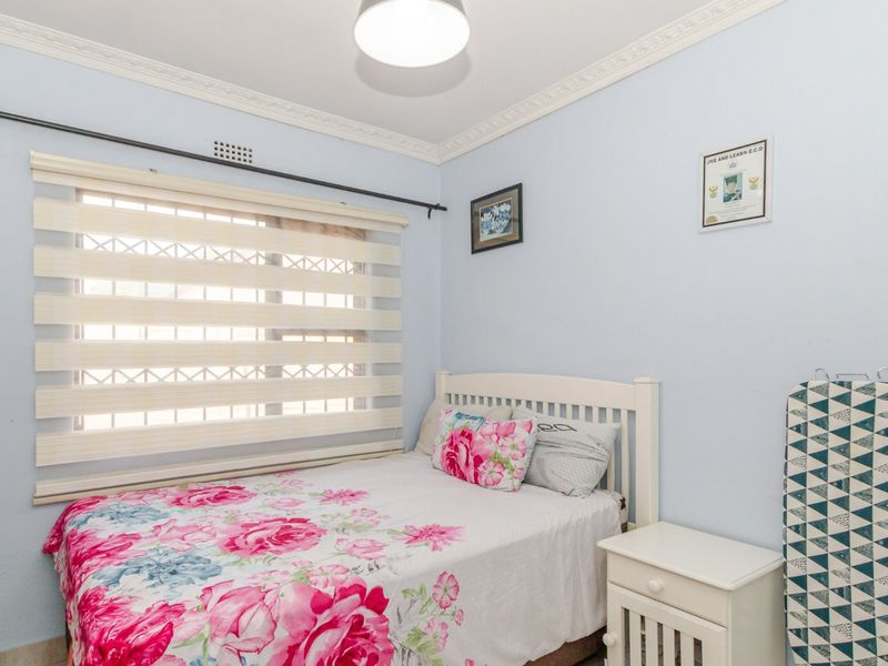 Ultra-Modern Masterpiece in Enclosed Birchleigh North with Solar & Flatlet – No Work Required! - Photo 8