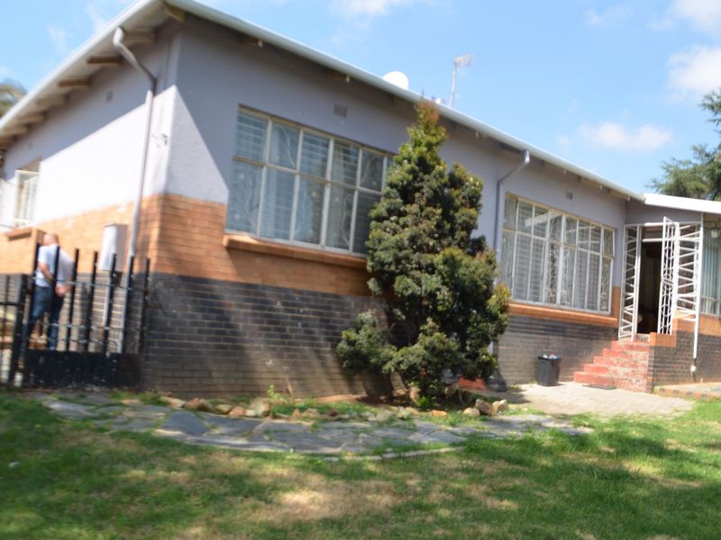 LARGE CORNER  STAND PROPERTY FOR SALE IN WENTWORTH PARK - Photo 2