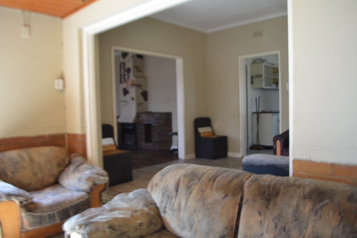 LARGE CORNER  STAND PROPERTY FOR SALE IN WENTWORTH PARK - Photo 5