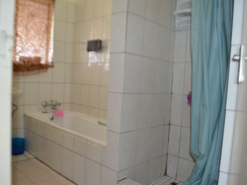 LARGE CORNER  STAND PROPERTY FOR SALE IN WENTWORTH PARK - Photo 9