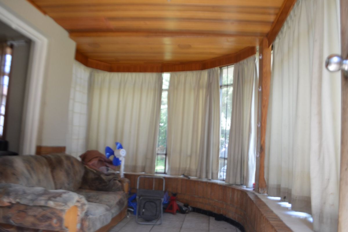 LARGE CORNER  STAND PROPERTY FOR SALE IN WENTWORTH PARK - Photo 4