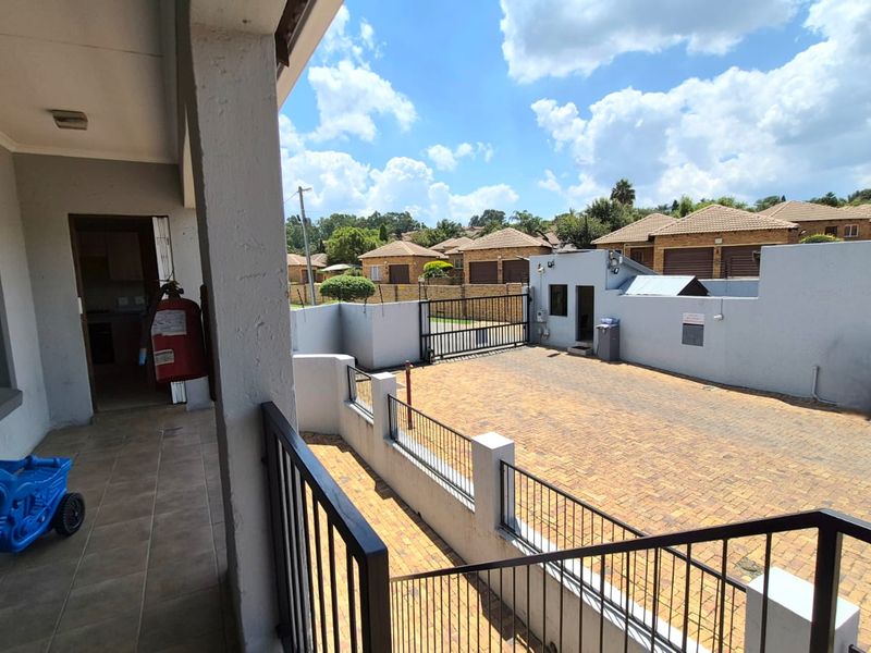 Priced to Sell – Secure 2-Bedroom Starter Apartment! - Photo 3