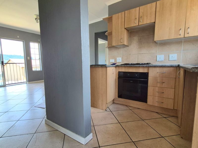 Priced to Sell – Secure 2-Bedroom Starter Apartment! - Photo 4