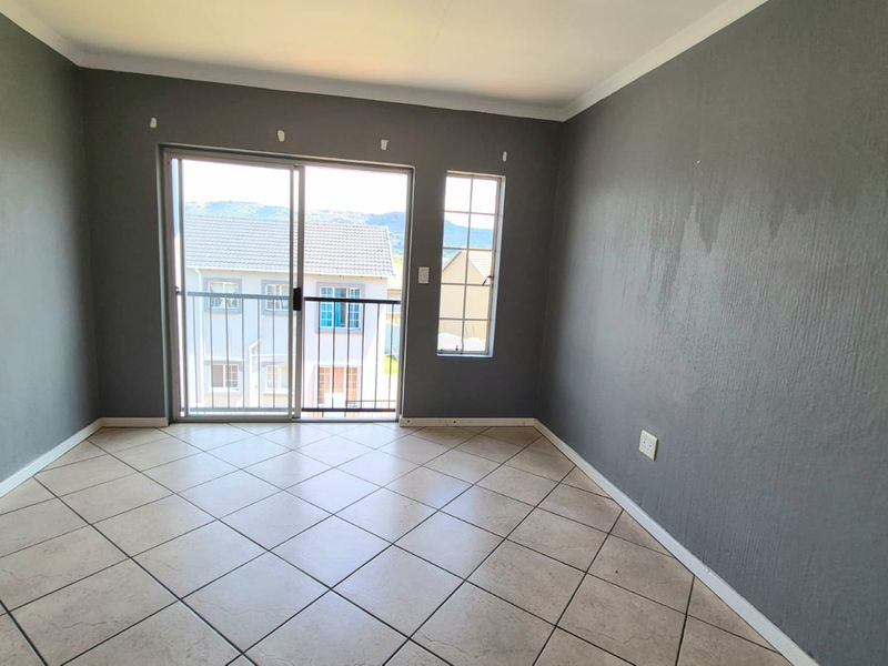 Priced to Sell – Secure 2-Bedroom Starter Apartment! - Photo 8