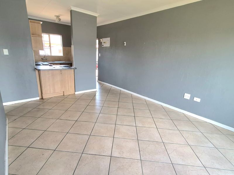 Priced to Sell – Secure 2-Bedroom Starter Apartment! - Photo 6