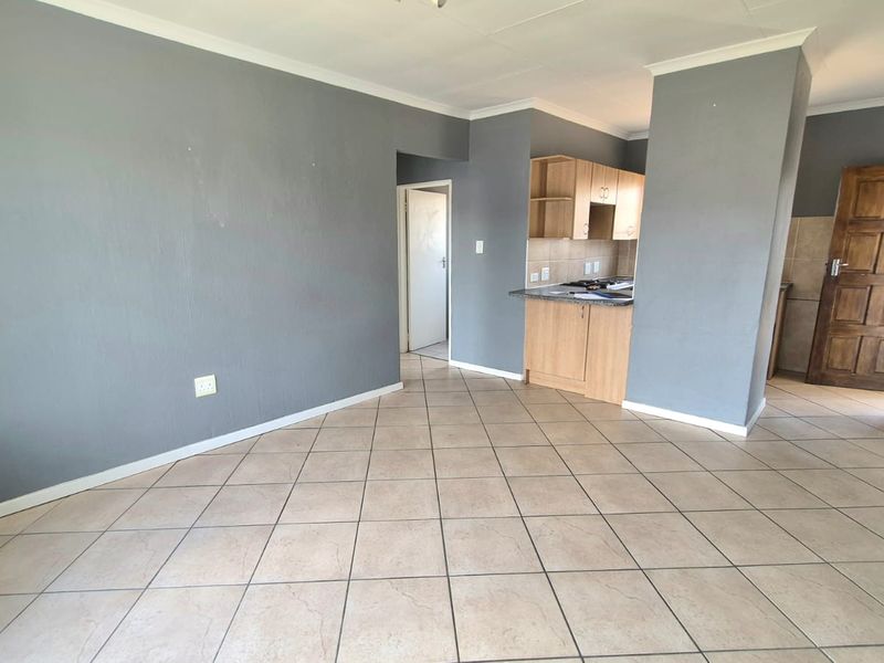 Priced to Sell – Secure 2-Bedroom Starter Apartment! - Photo 5