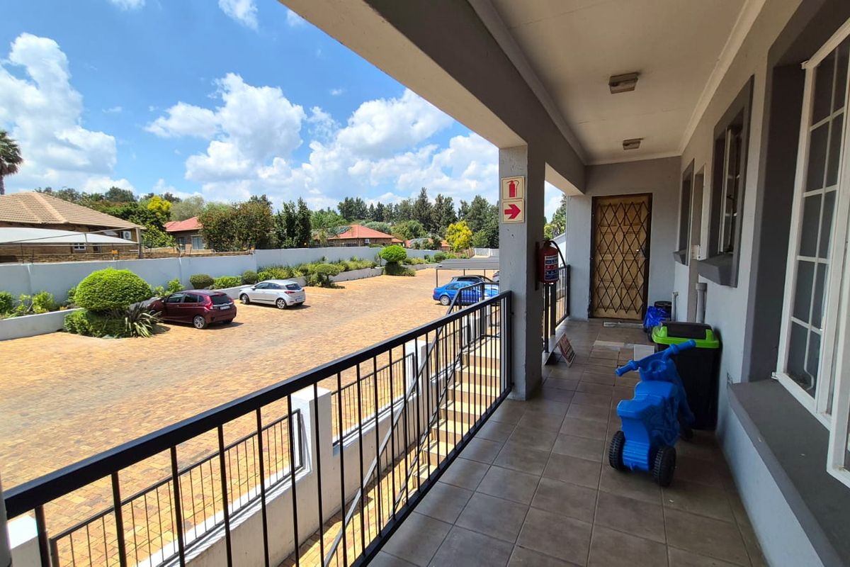 Priced to Sell – Secure 2-Bedroom Starter Apartment! - Photo 2