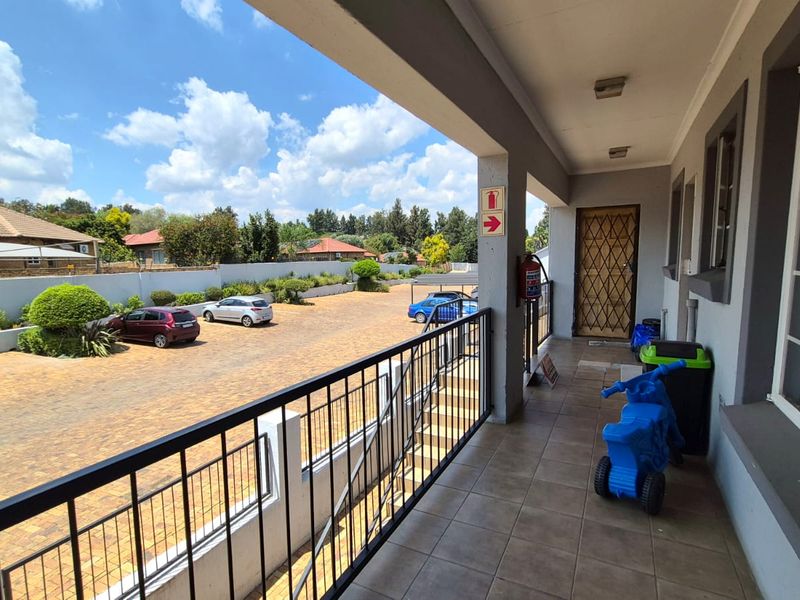 Priced to Sell – Secure 2-Bedroom Starter Apartment! - Photo 2