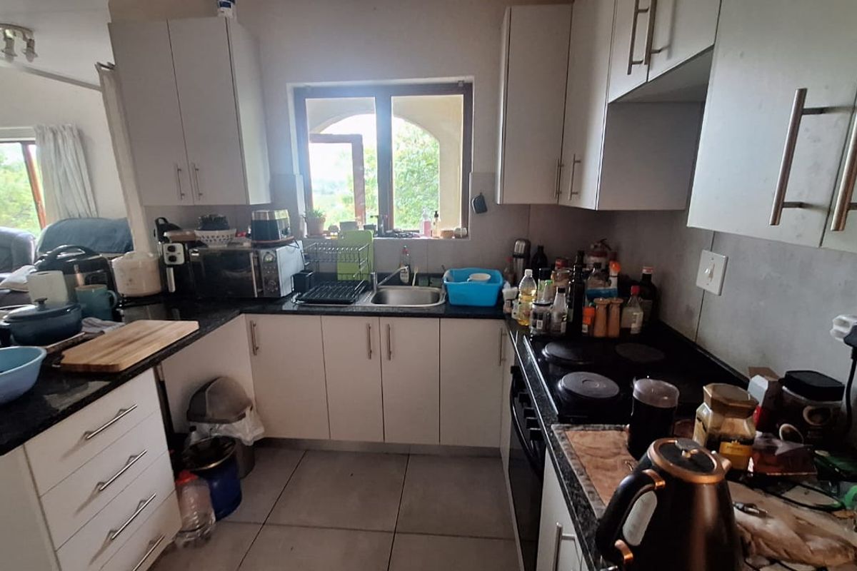 Modern  Apartment / Loft With Stylish Finishes In Randpark Ridge - Photo 3