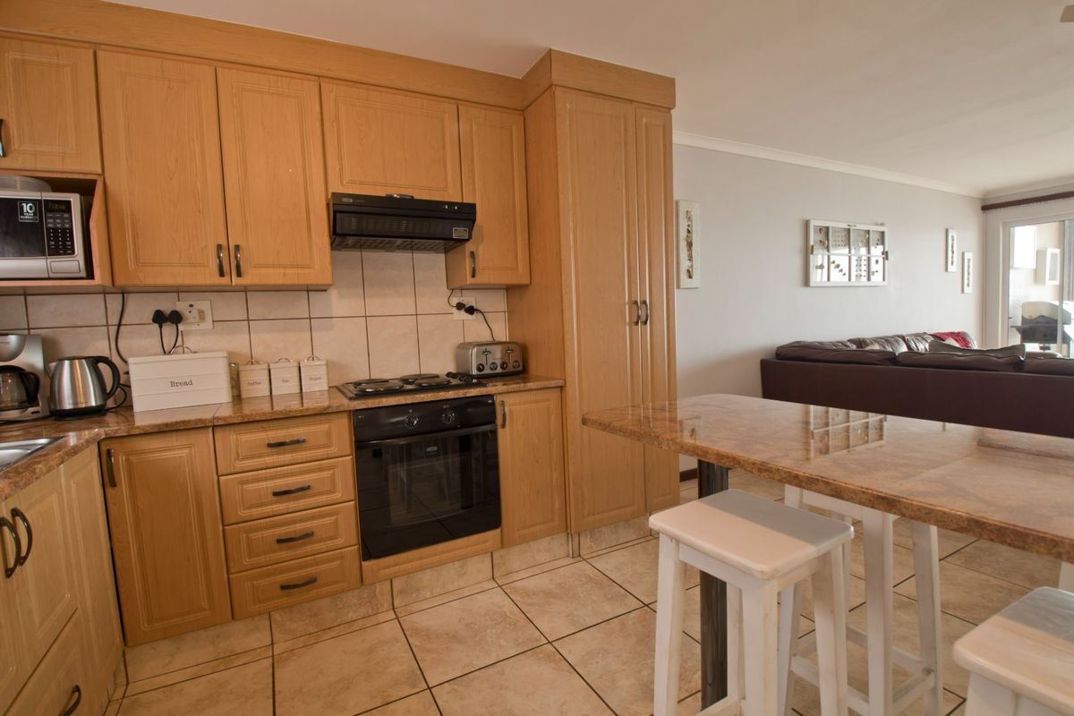 Three Bedrooms... One Garage... Furnished... Sea View.... Close to the Beach !!! - Photo 5