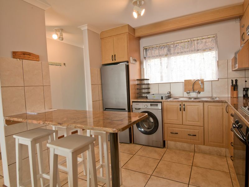 Three Bedrooms... One Garage... Furnished... Sea View.... Close to the Beach !!! - Photo 3