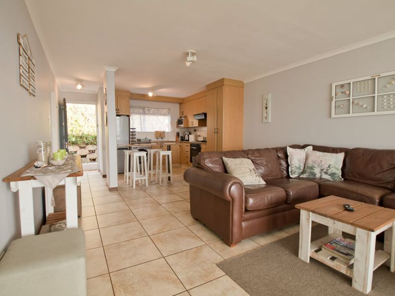 Three Bedrooms... One Garage... Furnished... Sea View.... Close to the Beach !!! - Photo 8