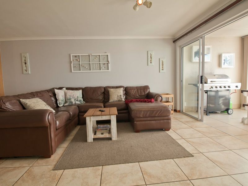 Three Bedrooms... One Garage... Furnished... Sea View.... Close to the Beach !!! - Photo 7