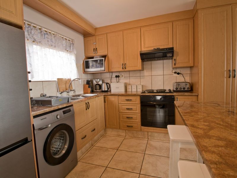 Three Bedrooms... One Garage... Furnished... Sea View.... Close to the Beach !!! - Photo 4