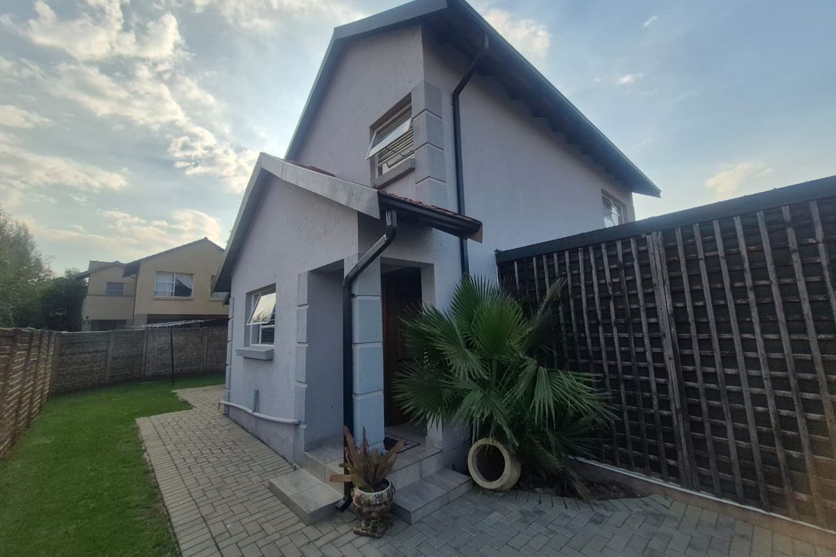 Modern Comfort Meets Family Living - Photo 2