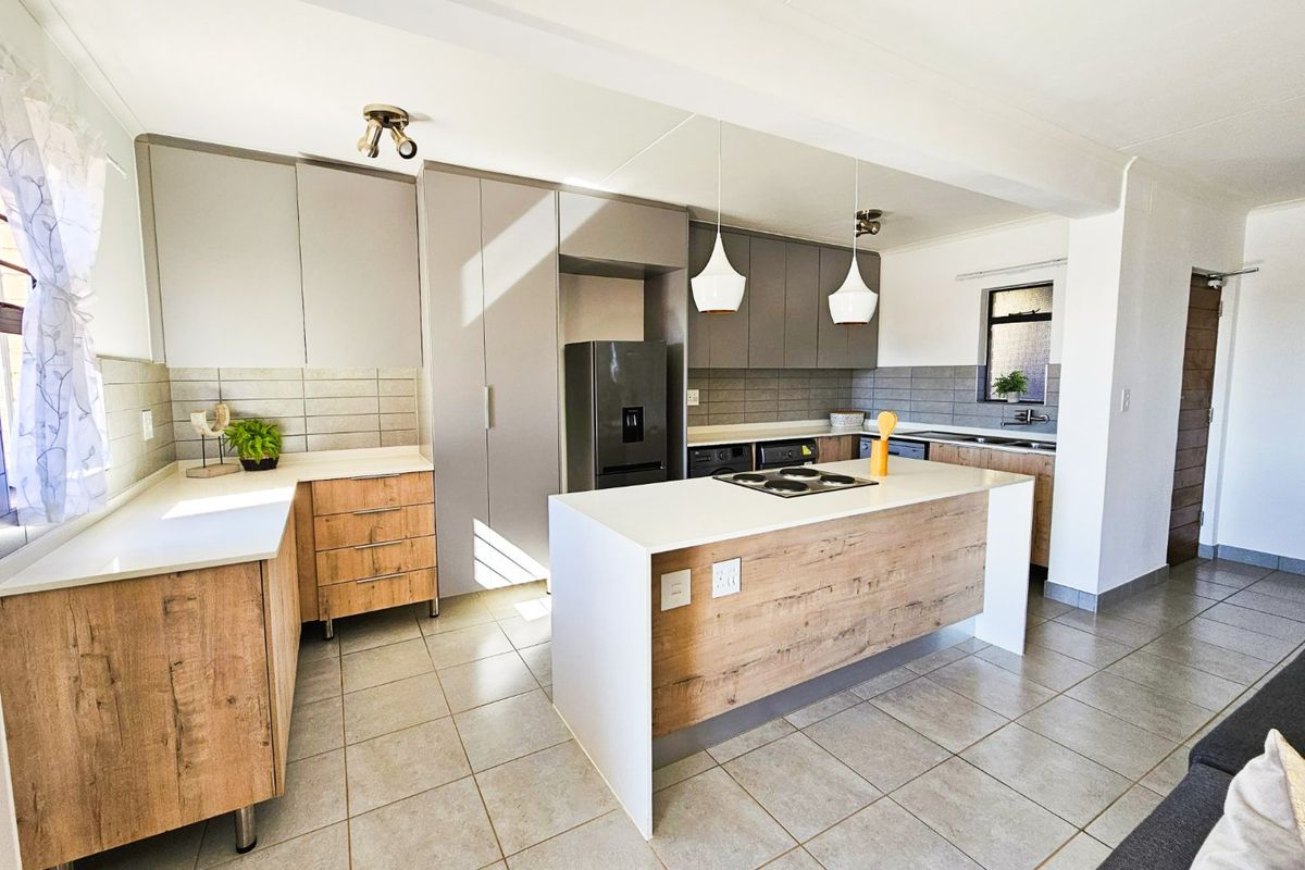 3 Bedroom, 2 bathroom apartment to rent in Irene, Southdowns View. - Photo 3