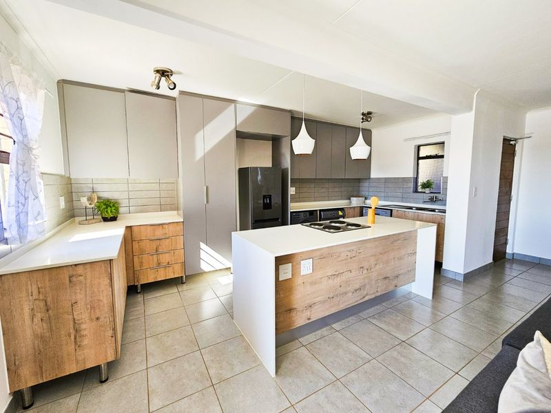 3 Bedroom, 2 bathroom apartment to rent in Irene, Southdowns View. - Photo 3