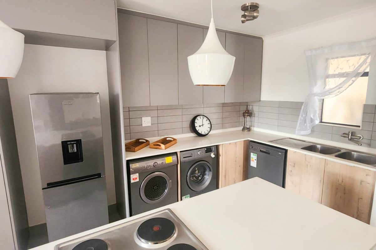 3 Bedroom, 2 bathroom apartment to rent in Irene, Southdowns View. - Photo 2