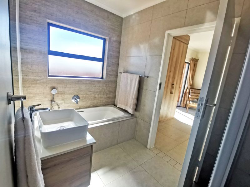 3 Bedroom 2,5 Bathroom Duplex for Sale at Olive Wood Village South, Glen Marais! - Photo 9