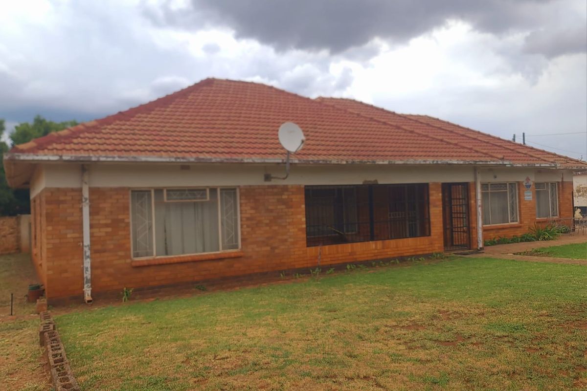 Spacious Family Living in the Heart of Orkney – Close to Everything That Matters! - Photo 2