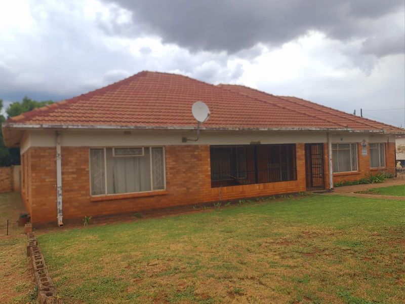 Spacious Family Living in the Heart of Orkney – Close to Everything That Matters! - Photo 2