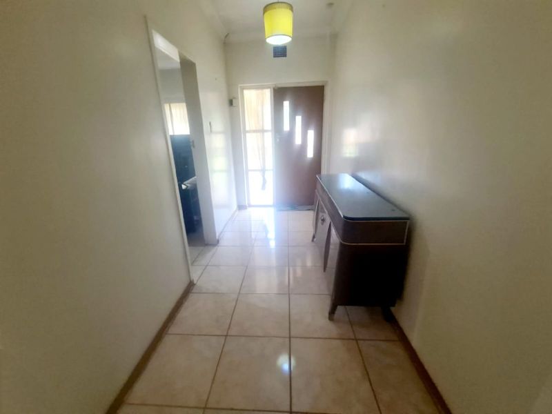 Spacious Family Living in the Heart of Orkney – Close to Everything That Matters! - Photo 4