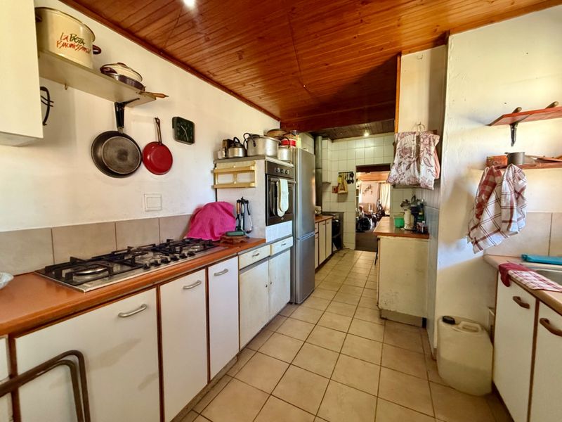 Large home with double garage  - Photo 8