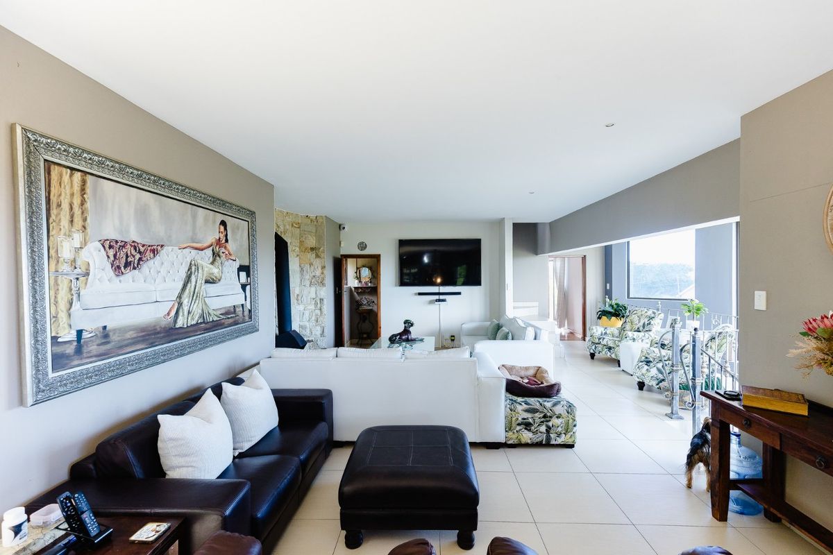 Architectural Masterpiece – Triple-Story Beach House  - Photo 5