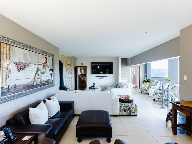 Architectural Masterpiece – Triple-Story Beach House  - Photo 5