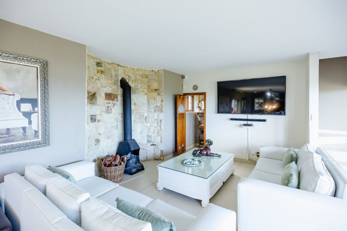 Architectural Masterpiece – Triple-Story Beach House  - Photo 4