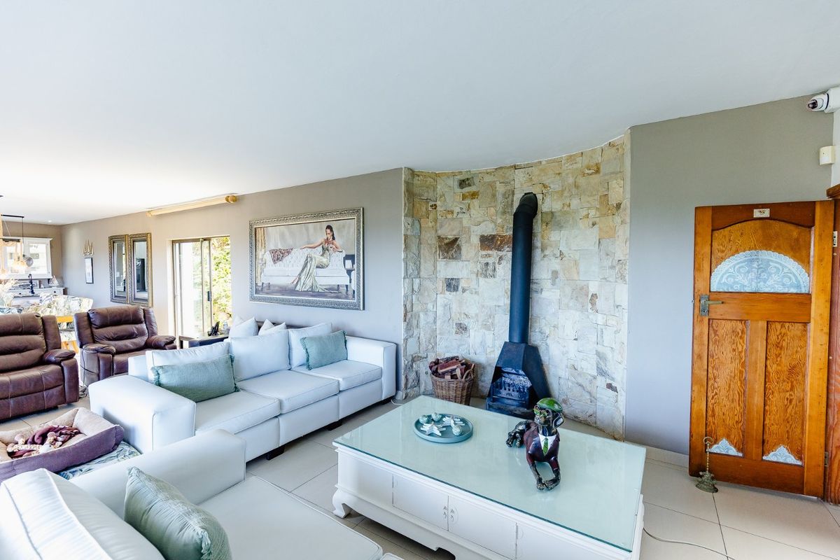 Architectural Masterpiece – Triple-Story Beach House  - Photo 3