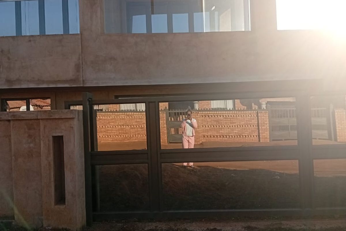 7 Bedroom House for Sale in Soshanguve - Photo 2