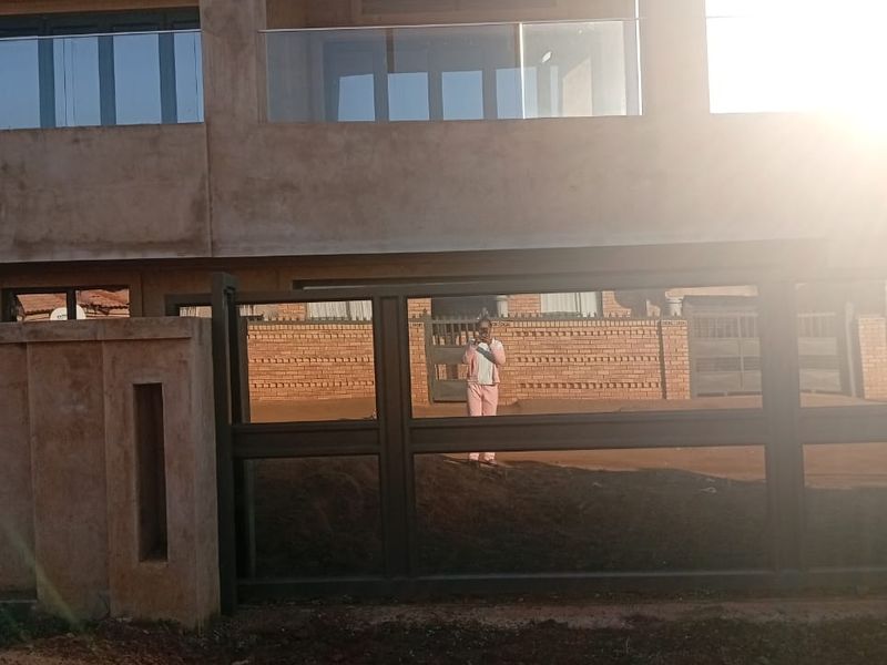 7 Bedroom House for Sale in Soshanguve - Photo 2