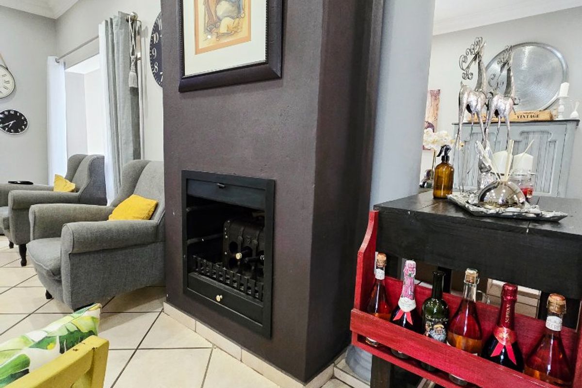 Modern Townhouse for Sale in Wilkoppies – Secure, Stylish, and Family-Friendly - Photo 5