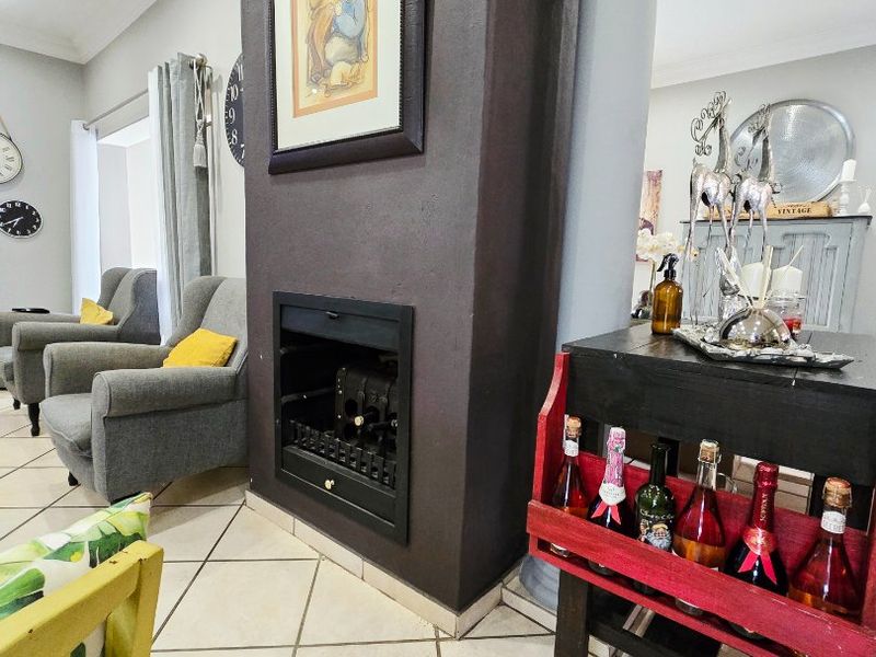 Modern Townhouse for Sale in Wilkoppies – Secure, Stylish, and Family-Friendly - Photo 5