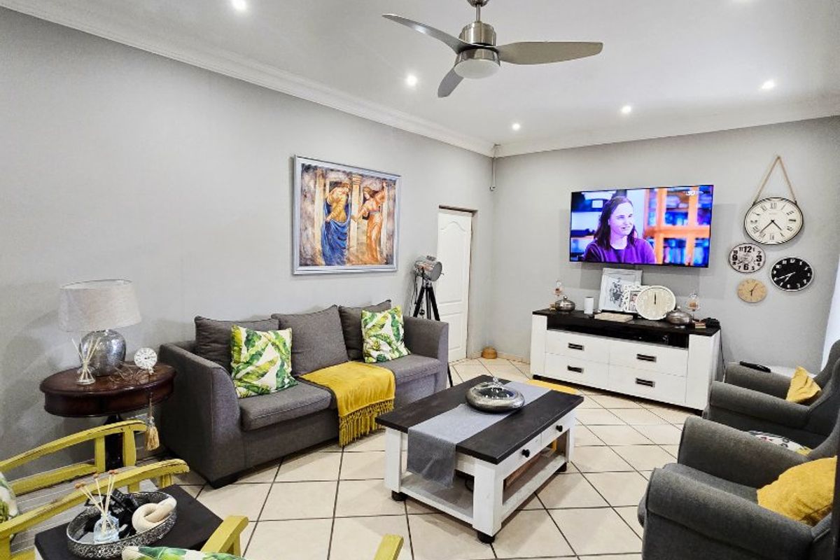 Modern Townhouse for Sale in Wilkoppies – Secure, Stylish, and Family-Friendly - Photo 4