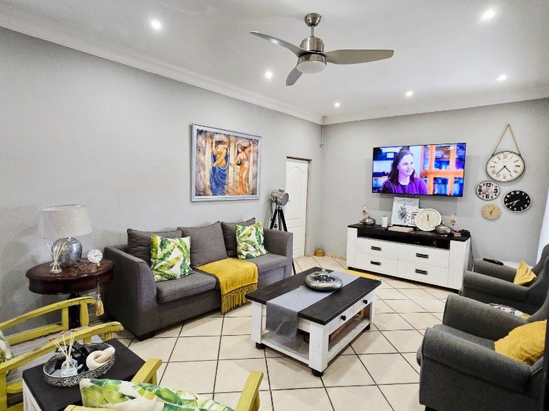 Modern Townhouse for Sale in Wilkoppies – Secure, Stylish, and Family-Friendly - Photo 4