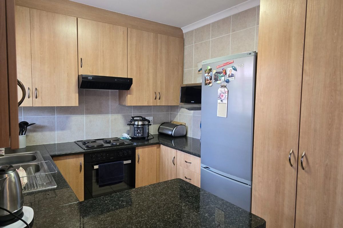 PICURE PERFECT - Photo 2