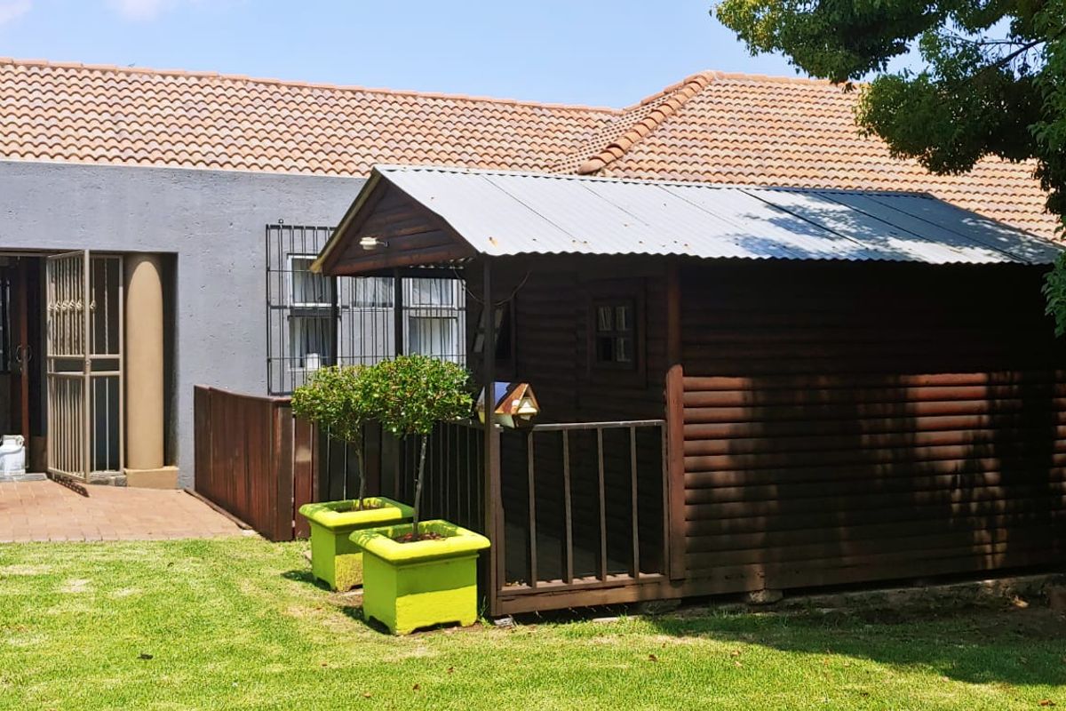 Once-in-a-Lifetime Investment Opportunity – 20-Bedroom Estate with Endless Possibilities! - Photo 4