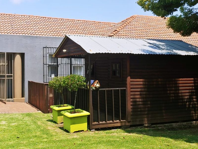 Once-in-a-Lifetime Investment Opportunity – 20-Bedroom Estate with Endless Possibilities! - Photo 4