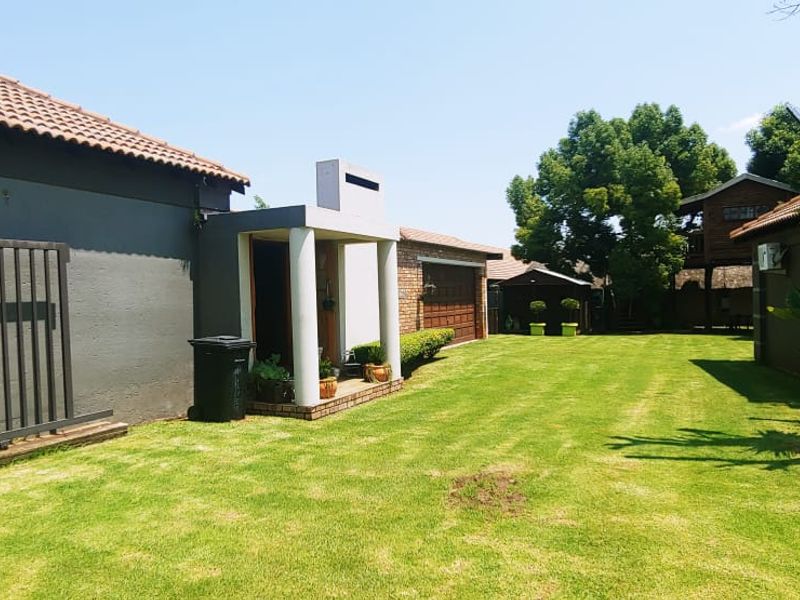 Once-in-a-Lifetime Investment Opportunity – 20-Bedroom Estate with Endless Possibilities! - Photo 9