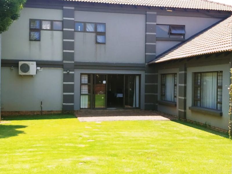 Once-in-a-Lifetime Investment Opportunity – 20-Bedroom Estate with Endless Possibilities! - Photo 6