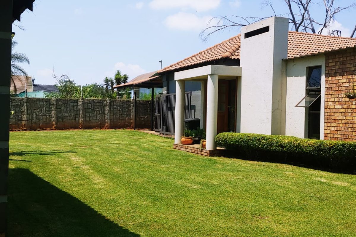 Once-in-a-Lifetime Investment Opportunity – 20-Bedroom Estate with Endless Possibilities! - Photo 5