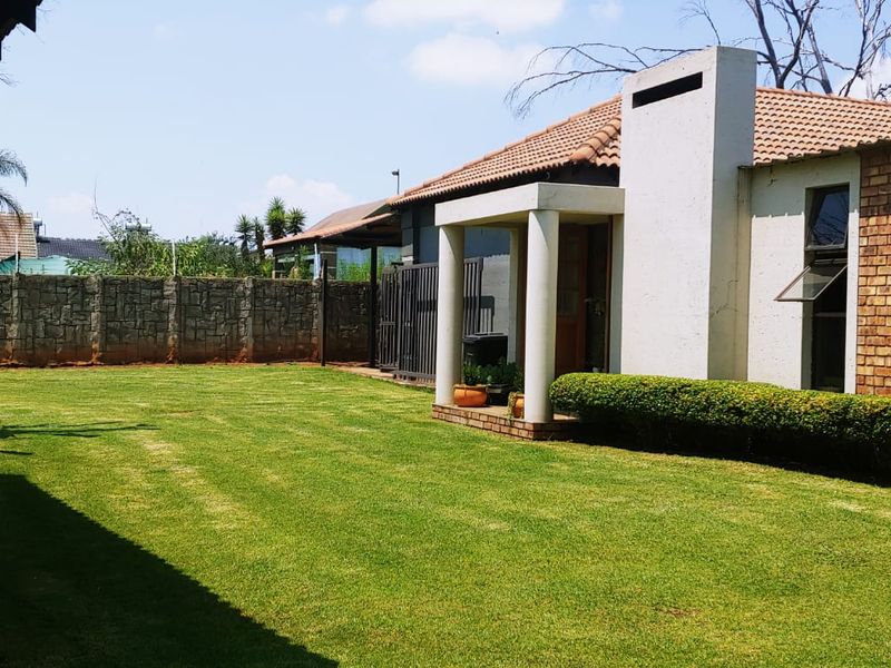 Once-in-a-Lifetime Investment Opportunity – 20-Bedroom Estate with Endless Possibilities! - Photo 5