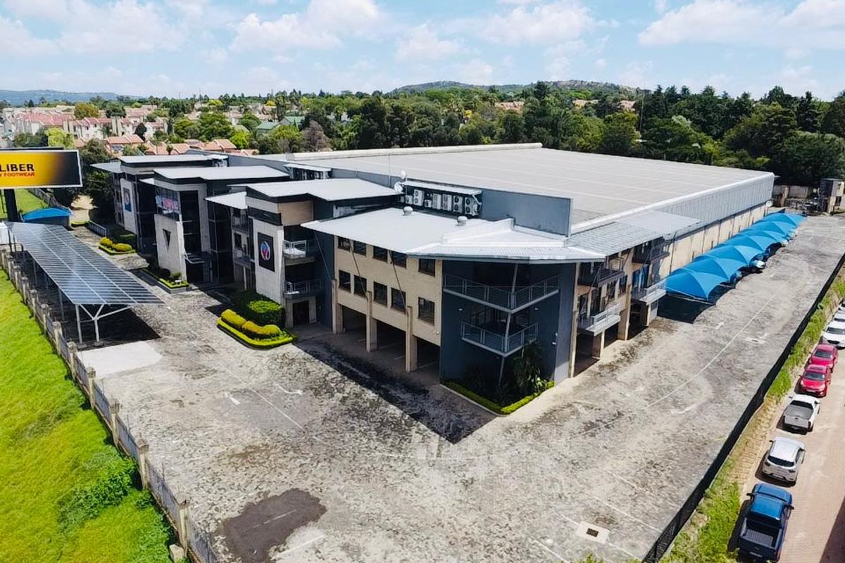 Fantastic Warehouse and Office Facility Facing N1 Freeway - Photo 2