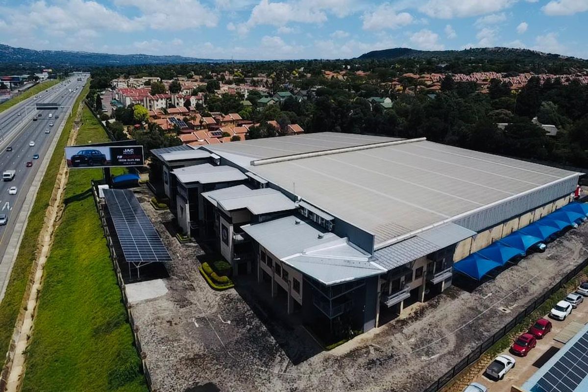 Fantastic Warehouse and Office Facility Facing N1 Freeway - Photo 3