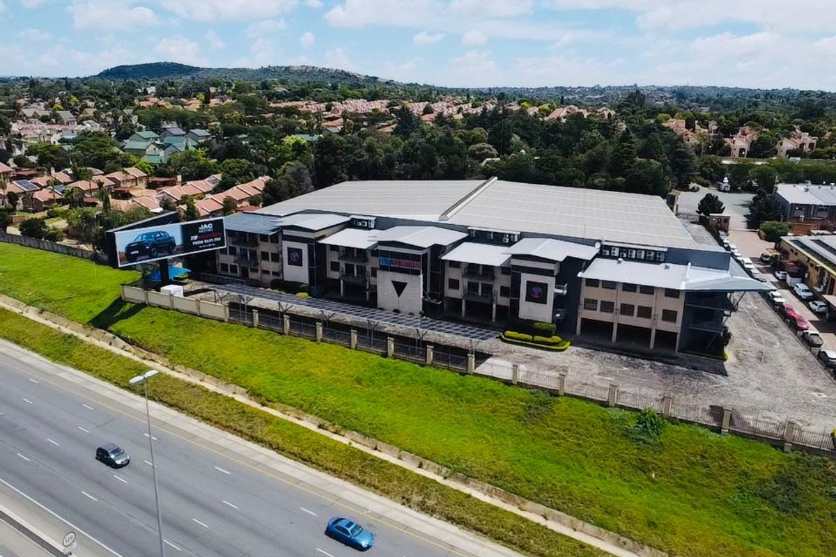 Fantastic Warehouse and Office Facility Facing N1 Freeway - Photo 4