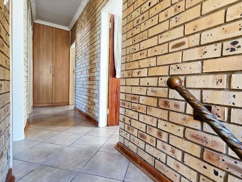 Stylish & Move-In Ready 3-Bedroom Duplex Townhouse – No Levies | Pet Friendly - Photo 9